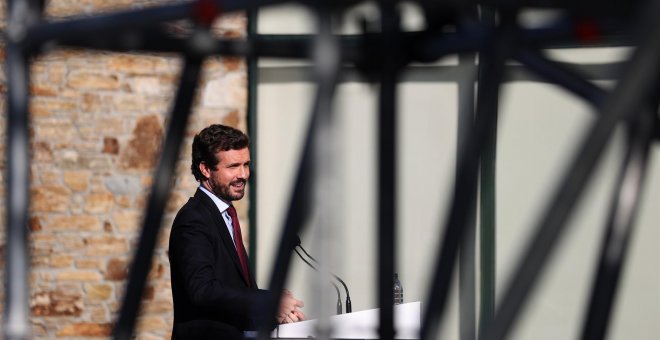 Casado asegura que en Catalunya "hay profesores con instrucciones de no dejar ir al lavabo a niños porque hablan castellano"