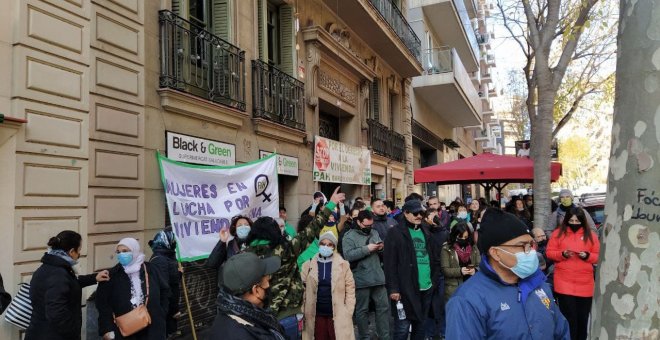 Desahucian en Barcelona a un hombre sin recursos y su madre tras cinco intentos a pesar de estar amparados por la ONU