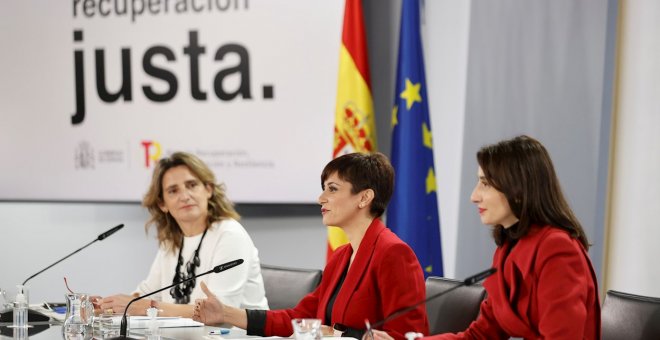 El Gobierno prorroga la rebaja fiscal a la luz, el bono social y el IVA superreducido de las mascarillas