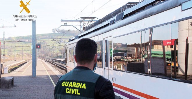 Detenido por pintar un grafiti en un tren en Reinosa y lanzar piedras a un vigilante