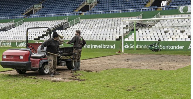 El césped de Los Campos de Sport se prepara para el nuevo año