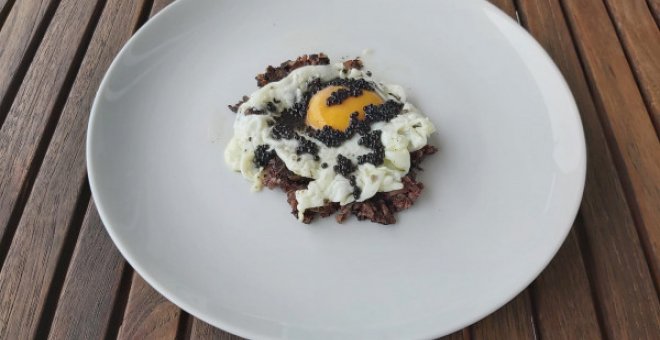 Huevos fritos con caviar