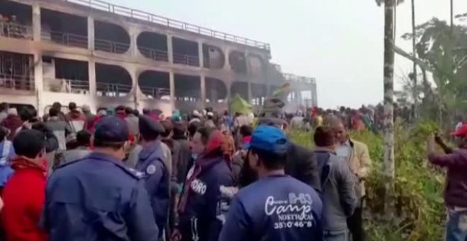 Mueren 38 personas en el incendio de un ferry en Bangladesh