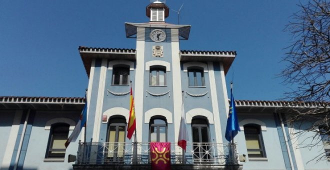 El Ayuntamiento rellena los baches y agujeros en las Marismas Blancas