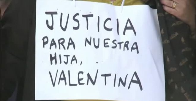 La familia de la adolescente tiroteada en un probador de Los Ángeles pide justicia