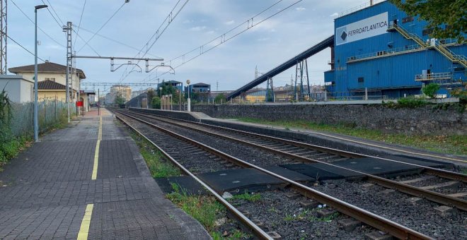 Astillero traslada a Adif las quejas vecinales por el "mal" servicio del tren