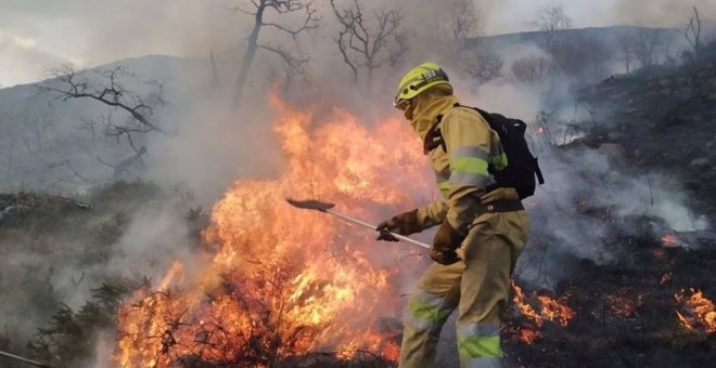 Los incendios forestales activos en Cantabria ascienden a 13