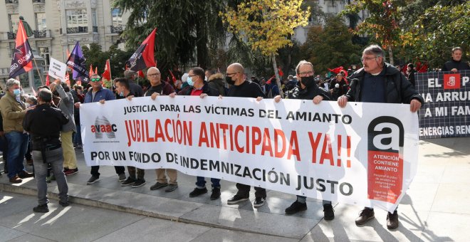 Les víctimes de l’amiant denuncien l’oblit institucional i reclamen la consideració professional de la malaltia