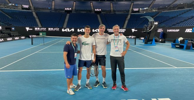 Djokovic reaparece entrenando y asegura que desea "competir"