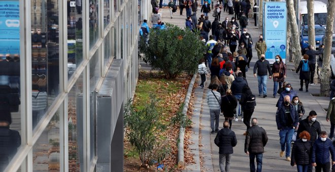 La incidencia acumulada roza los 3.000 casos y ya hay más ingresos por covid en los hospitales que en la cuarta y quinta ola