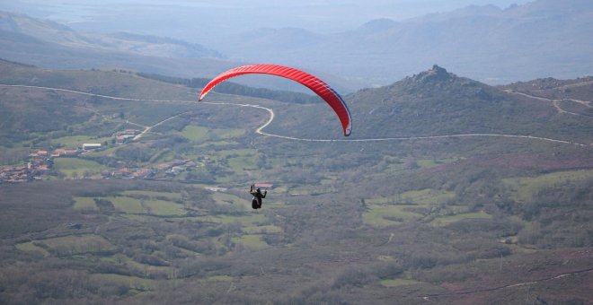 Un macroproyecto eólico de Iberdrola amenaza el paraíso gallego del parapente