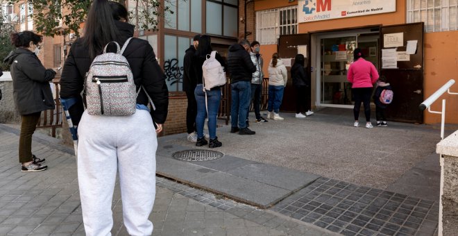 El colapso de la Atención Primaria por las bajas covid fuerza a las comunidades a adoptar medidas excepcionales