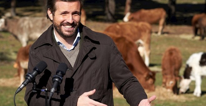 Pantomima Full arrasa con un tuit sobre la comparecencia de Casado junto a unas vacas: "Se parecen a Los Simpson con lo de las predicciones"