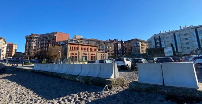 El Ayuntamiento instala sistemas de protección en la playa del Matadero