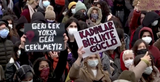 Feministas y colectivos LGBTQI+ estrechan su colaboración tras la retirada de Turquía del convenio de Estambul