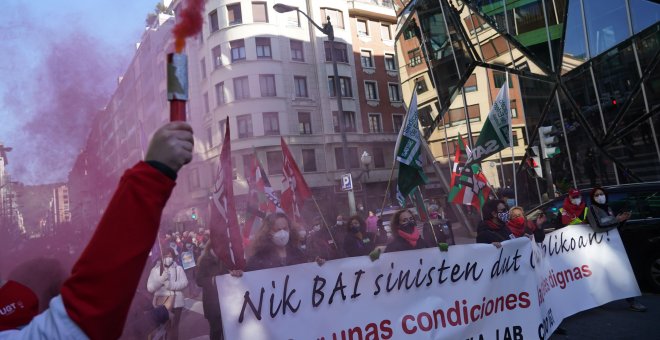 Miles de personas se manfiestan contra el "colapso" de la sanidad vasca