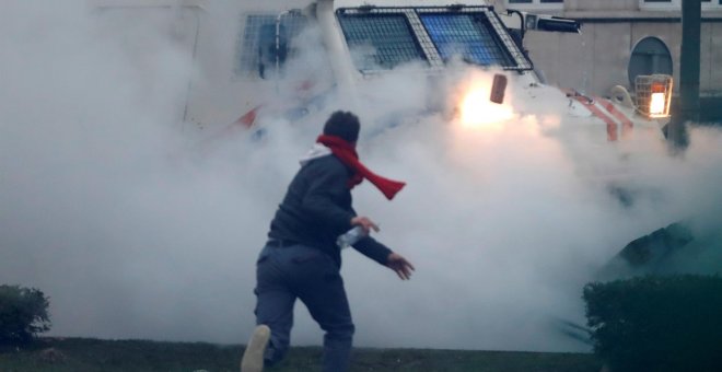 Termina con disturbios la protesta de Bruselas contra las restricciones de covid a la que han asistido 50.000 personas