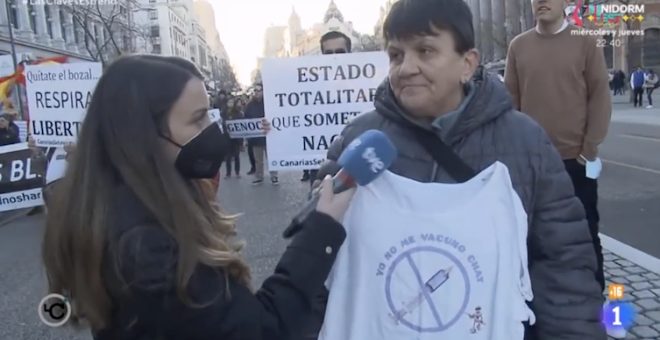 La contundente réplica de una reportera ante la delirante teoría de una antivacunas