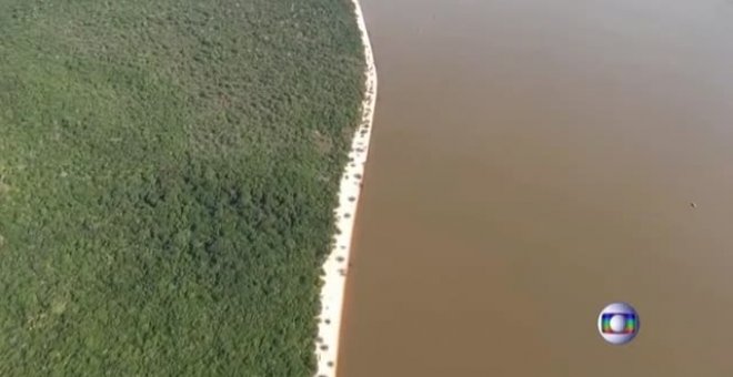 El Tapajós, uno de los ríos de aguas claras más grandes de Brasil, se tiñe de color chocolate debido a los vertidos mineros ilegales de oro y al lodo