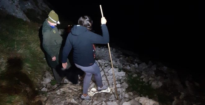 Rescatados tres senderistas vascos perdidos en una ruta en Liendo