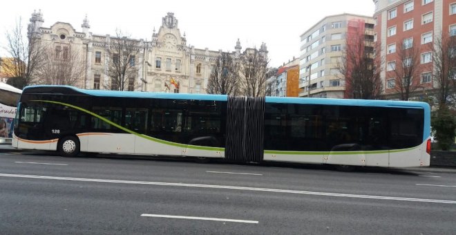 Herida una pasajera del TUS tras un frenazo brusco en el Paseo Pereda