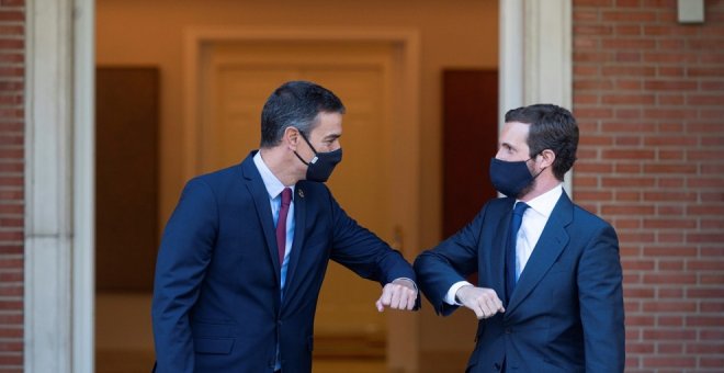 Casado llama a Sánchez para apoyarlo en la crisis de Ucrania y este le afea sus críticas a los fondos europeos