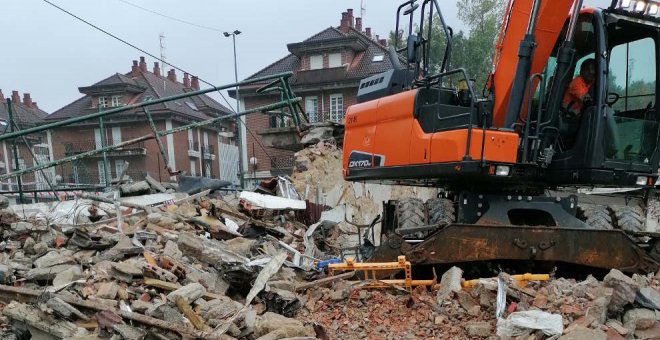 La alcaldesa de Cayón desoyó a Protección Civil y realizó el desescombro del edificio aunque almacenaba "productos corrosivos"