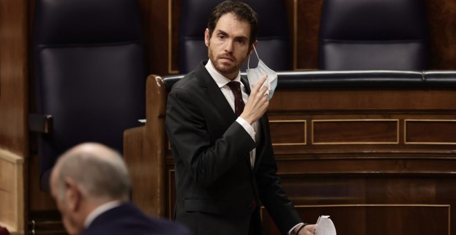 Sayas y Adanero, los diputados rebeldes de UPN, dos rostros de la deriva más ultra del regionalismo navarro