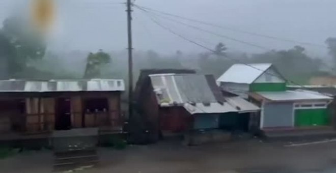 El tifón Batsirai deja 6 muertos a su paso por Madagascar