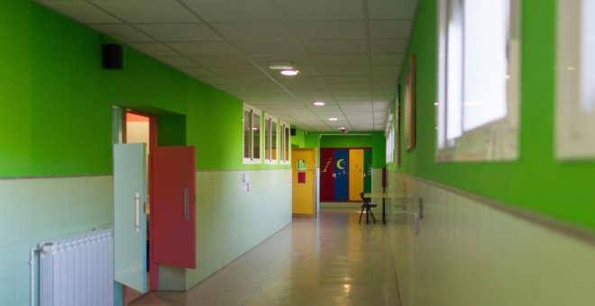 Otras cuatro aulas cerradas aunque continúan bajando las clases confinadas