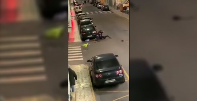 Un hombre acuchilla brutalmente a una mujer en plena calle de Torrijos ante la mirada de sus vecinos