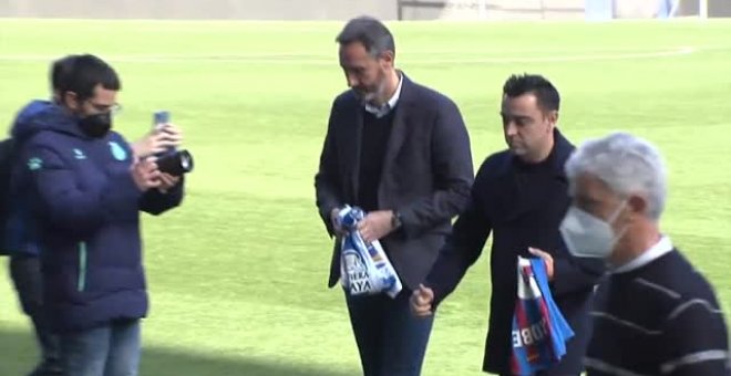 Xavi y Vicente Moreno posan antes del derbi de mañana