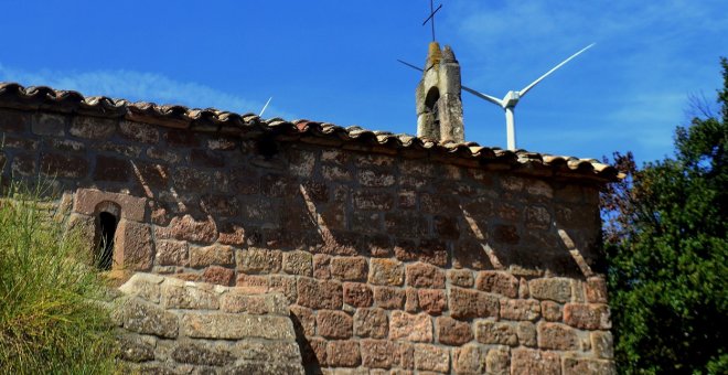 Escarbar tres siglos para recuperar una ermita inmatriculada por la Iglesia