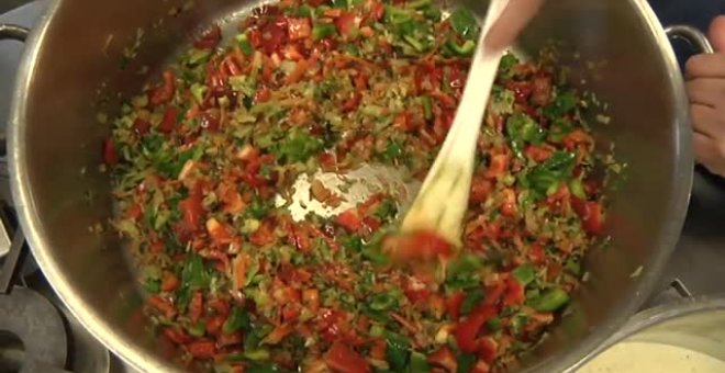 Un cocinero invidente de La Rioja imparte un curso para cocinar sin ver