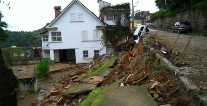 Al menos 150 muertos en la ciudad brasileña de Petropolis, devastada por las lluvias