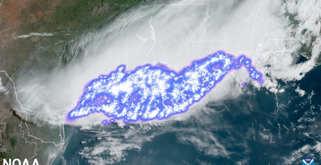 Una ola gigante y dos megarrayos, nuevos récords meteorológicos