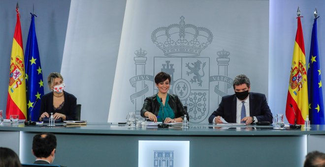 El Gobierno no echa leña al fuego sobre la situación de Casado y pide aclarar los casos de corrupción del PP