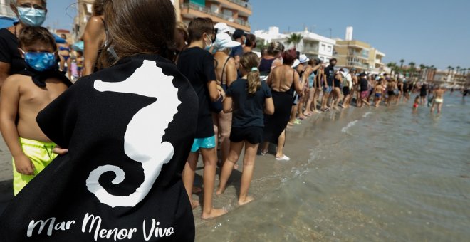 Una delegación del Parlamento Europeo visita el Mar Menor para recomendar medidas que frenen la contaminación