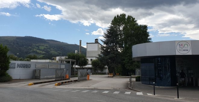 Condenan a Nestlé a pagar la antigüedad de dos trabajadores de la fábrica de La Penilla