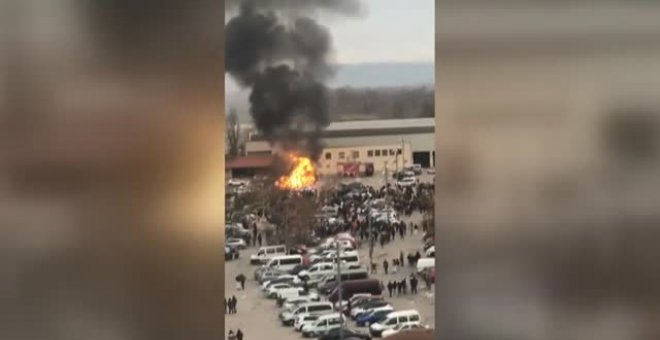 La noche de carnaval de Fraga termina con dos guardias civiles heridos