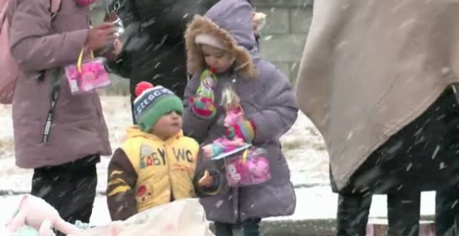 La nieve y las bajas temperaturas complica la huida de los refugiados ucranianos