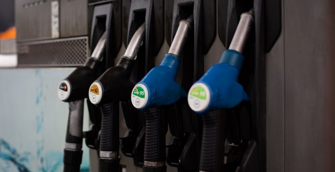 El efecto cohete y el efecto pluma explican la escalada de precios de la gasolina