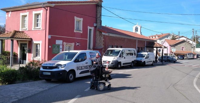 Denuncian que las personas con movilidad reducida tienen que circular por la calzada en Polanco