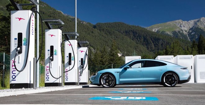 Porsche desplegará su propia red de cargadores para coches eléctricos