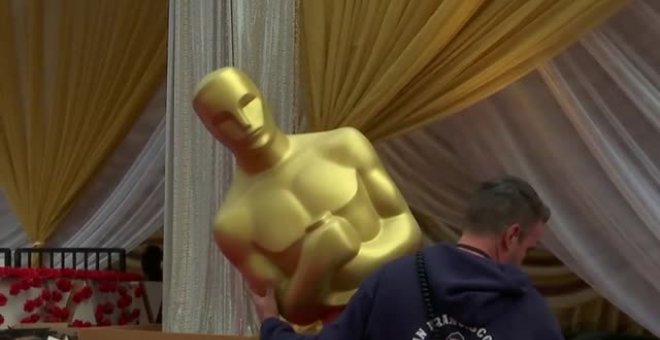 Últimos toques en el Dolby Theatre de Los Ángeles para la entrega de los Oscar