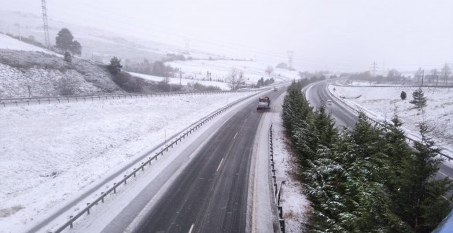 Cinco puertos de Cantabria requieren circular con precaución por nieve o hielo