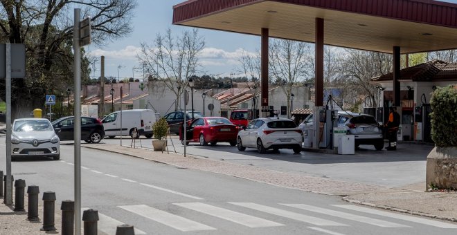 El primer día de bonificación en los carburantes desata el caos en las gasolineras