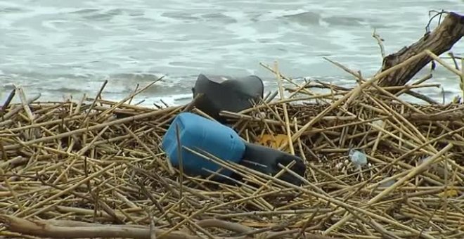 El reto de rehabilitar las playas destrozadas por el temporal antes del inicio de la Semana Santa