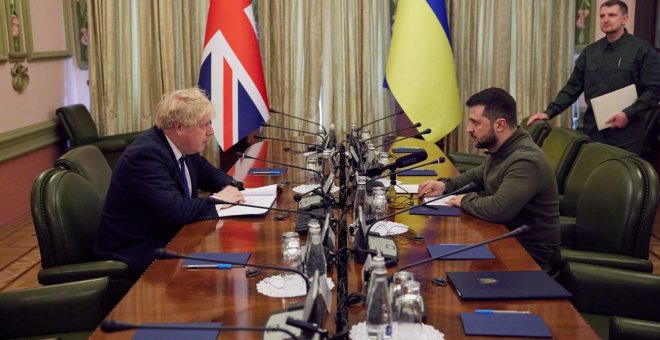 Johnson se reúne con Zelenski en Kiev en una visita no anunciada