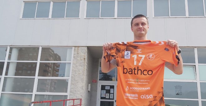 Zakhar Denysov ficha por el Bathco BM Torrelavega